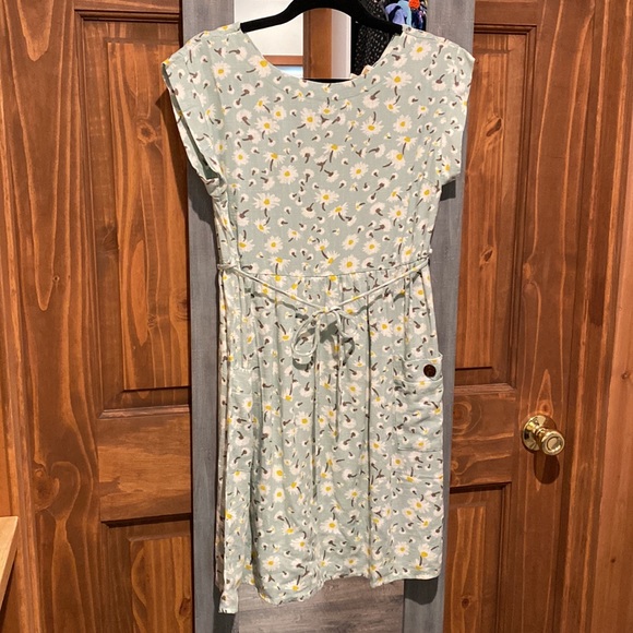 Green daisy print dress NWOT - Picture 2 of 8
